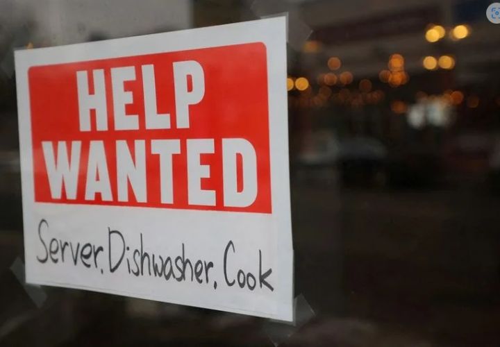 今年一月美国增加了51万7千个工作岗位，失业率3.4%