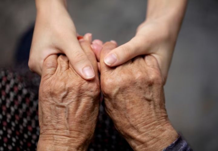 照护年迈双亲的关键：陪伴胜于包揽