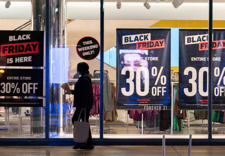 Black Friday sales make big bucks from online shoppers