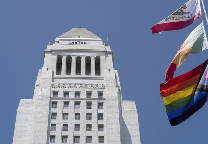 加州州长纽森州签署全国首个禁止学校通知家长关于孩子变性的法案