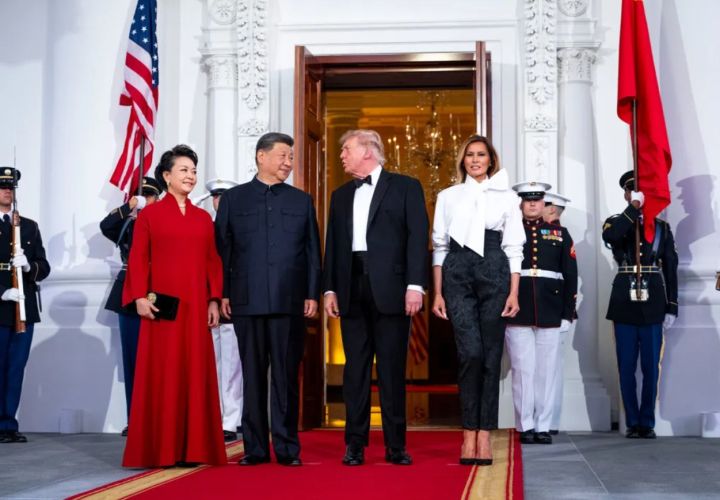 在国宴上穿裤子的美国第一夫人