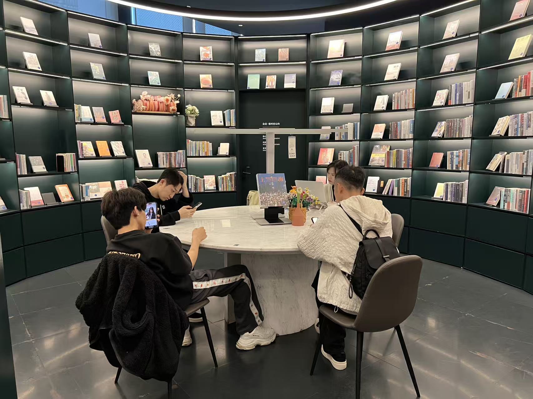 2025 11 17 朵云书店 12 Copy