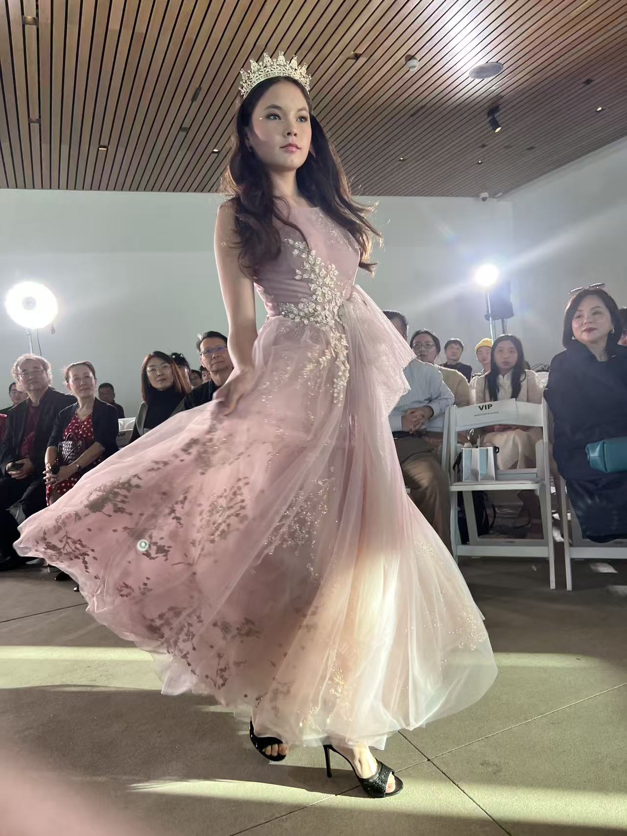 2025 12 08 时装秀 8