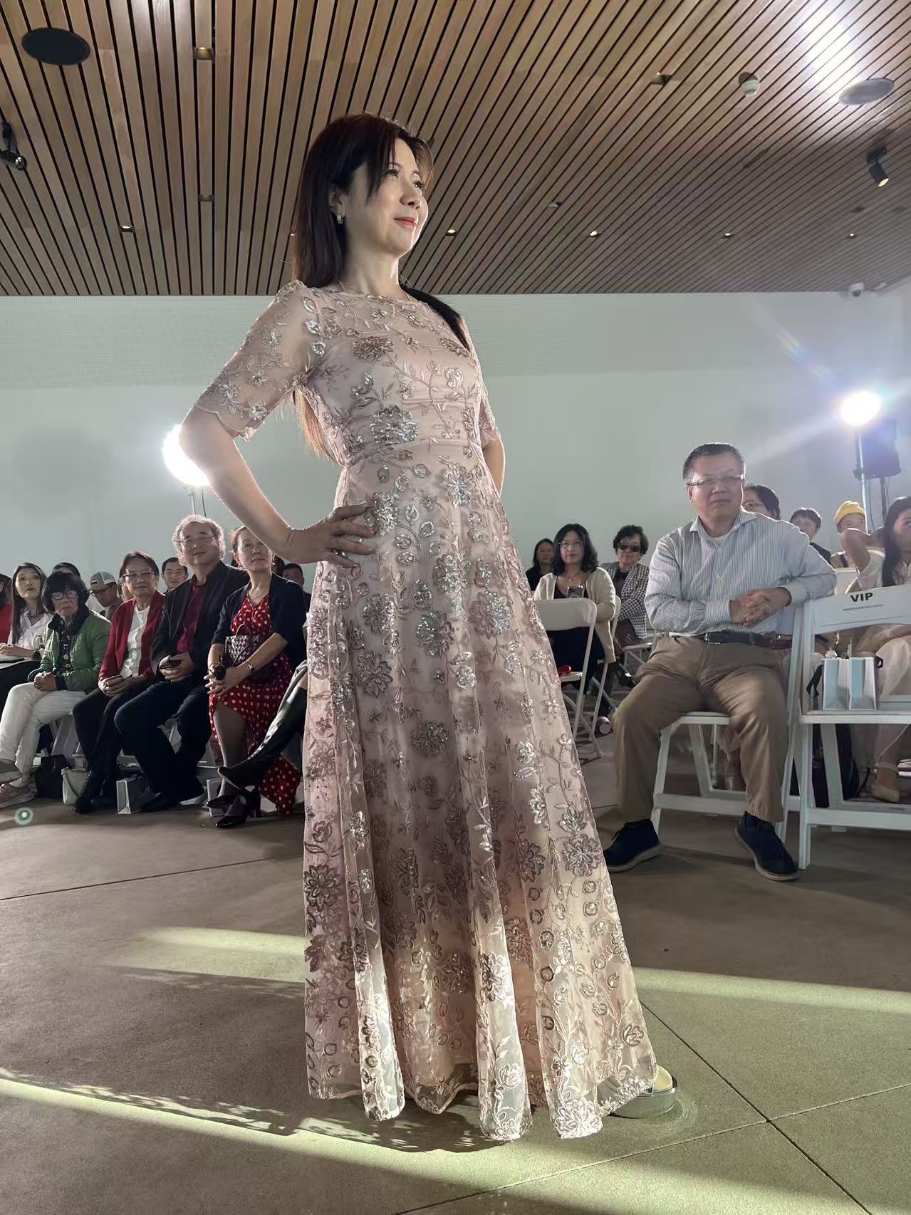 2025 12 08 时装秀 成人 2